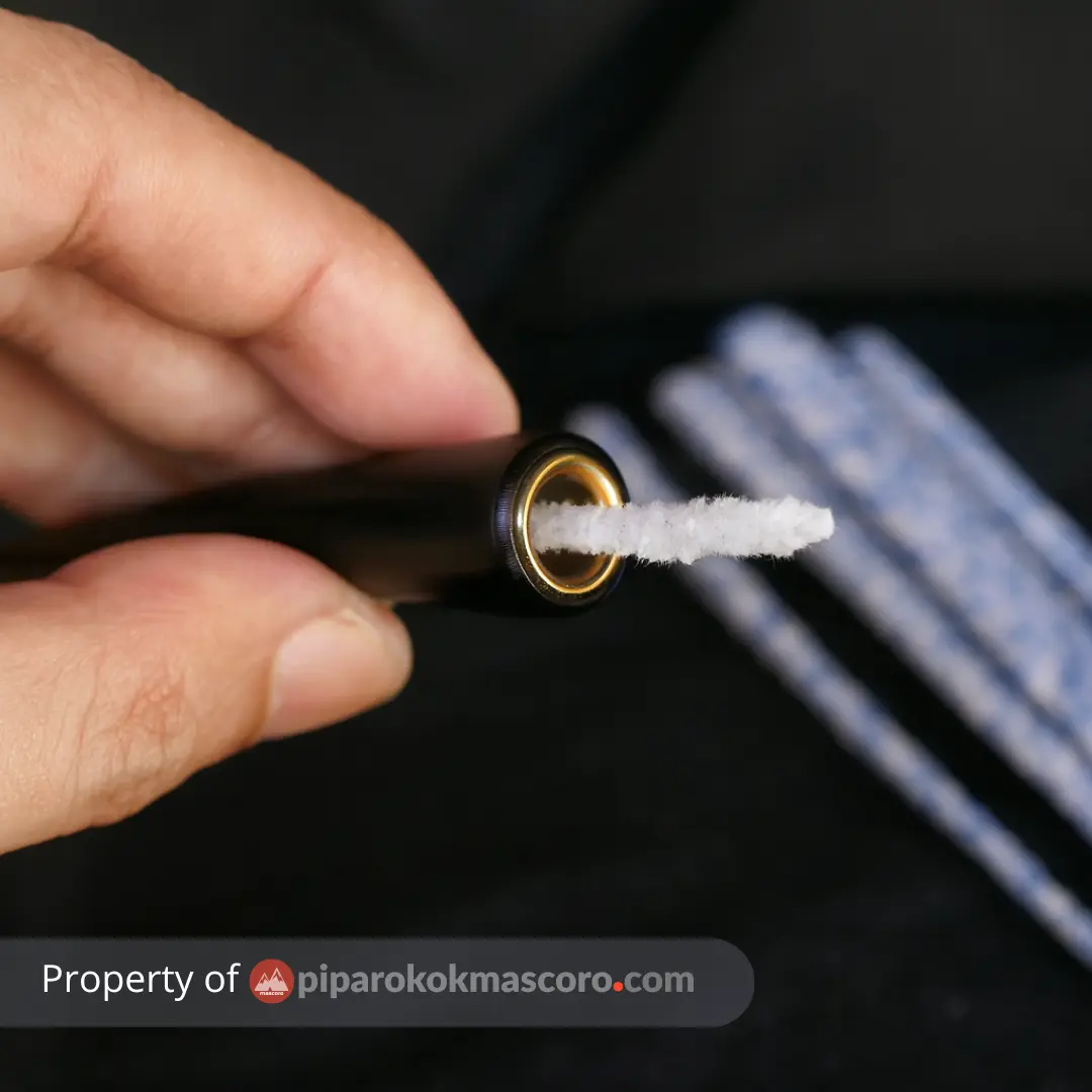 Cara membersihkan pipa rokok dengan cotton khusus
